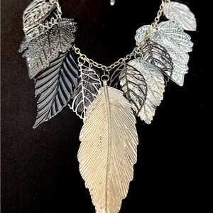 Chic Silver Leaf Pendant Necklace